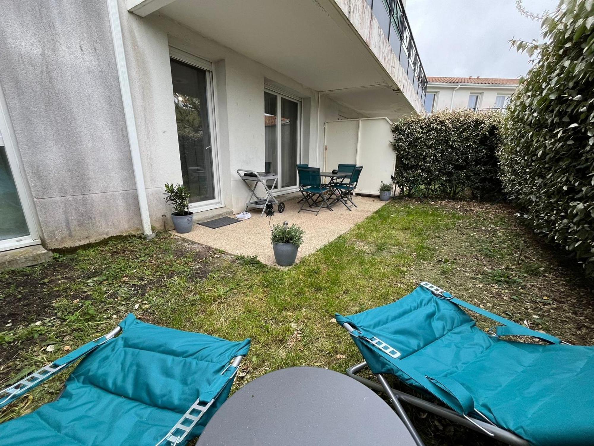 Apartment Avec Jardin A *